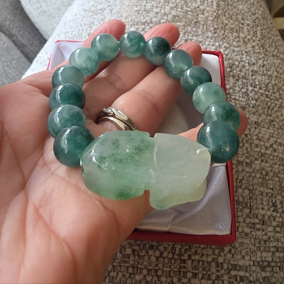 Astroghar Pi Yao with Green Jade Crystal Bracelet for Men & Women - Picture 7 of 8